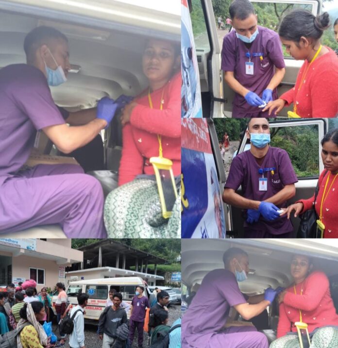 दवाईयां-मेडिकल सहायता लेकर सहस्त्रधारापहुँची एसजीआरआर यूनिवर्सिटी एवम श्री महंत इन्दिरेश अस्पताल की टीम