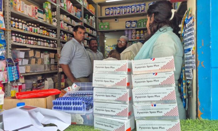 नशा मुक्त उत्तराखण्ड अभियान : कुमाऊँ मंडल में बड़ी कार्रवाई, बनभूलपुरा हल्द्वानी में मेडिकल स्टोरों पर ताबड़तोड़ छापेमारी