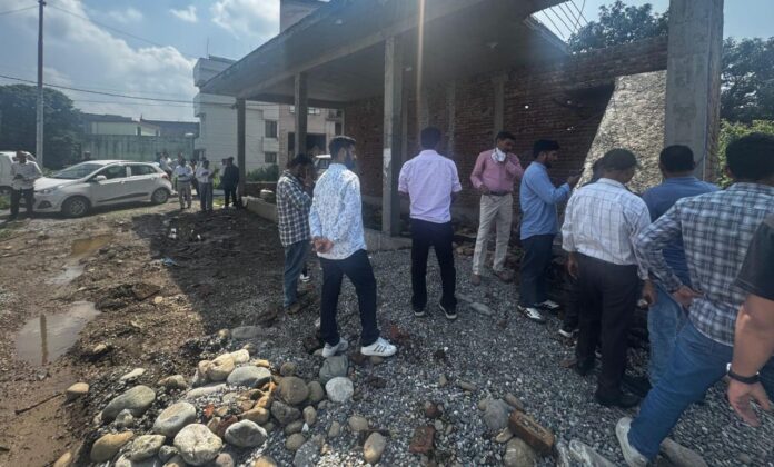 हर्बटपुर–विकासनगर में एमडीडीए की ताबड़तोड़ कार्रवाई– अवैध प्लॉटिंग व निमार्णों पर शिकंजा, कई बहुमंज़िला भवन सील