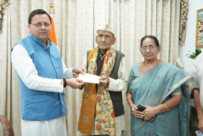 96 वर्षीय जबर सिंह रावत ने मुख्यमंत्री राहत कोष में दान किए ₹7 लाख, मुख्यमंत्री पुष्कर सिंह धामी ने की सराहना