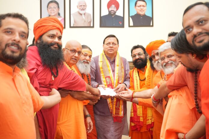 अखाड़ा परिषद ने आपदा राहत में निभाई अग्रणी भूमिका, मुख्यमंत्री पुष्कर सिंह धामी ने किया संत समाज के योगदान का अभिनंदन