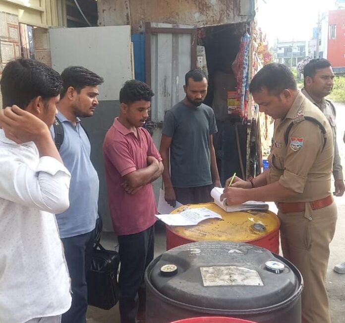 दून पुलिस का सत्यापन अभियान जारी किरायेदारों का सत्यापन न कराने वाले 10 मकान मालिकों का 83 पुलिस एक्ट में चालान कर किया 1,00,000/ रूपये का चालान