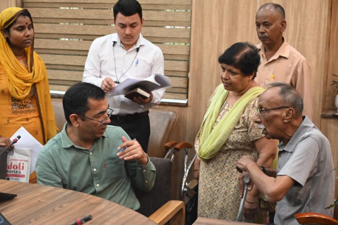 जन सुनवाई में दर्ज हुई 101 शिकायत, अधिकांश का मौके पर समाधान