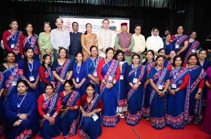 13 महिलाओं को तीलू रौतेली और 33 आंगनवाड़ी कार्यकत्रियों को उत्कृष्ट सेवा कार्य सम्मान