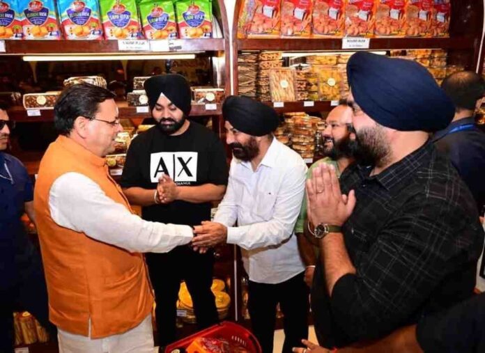 मुख्यमंत्री धामी ने दुकानों का किया निरीक्षण, नई दरों को बताया जनहित में ऐतिहासिक निर्णय