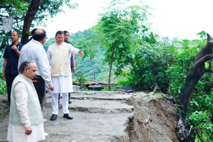 सीएम धामी ने मसूरी रोड और किमाड़ी क्षेत्र का किया स्थलीय निरीक्षण