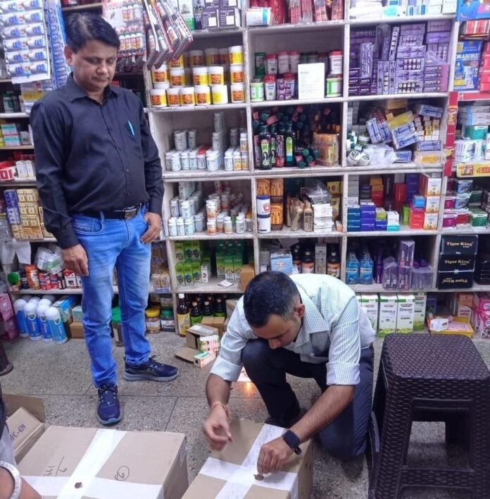 मुख्यमंत्री धामी के सख्त निर्देश – बच्चों की सुरक्षा के लिए कफ सिरप बिक्री पर सख्त निगरानी, दर्जनों मेडिकल स्टोर्स के लाइसेंस रद्द