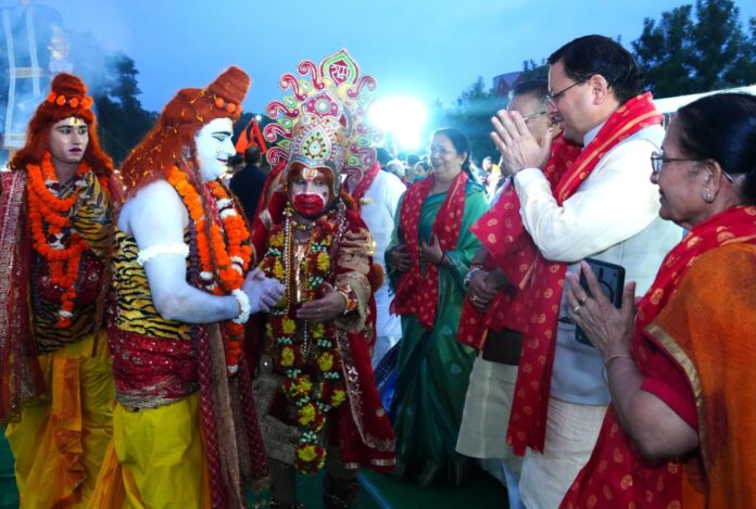 मुख्यमंत्री ने परेड ग्राउंड में रावण दहन कार्यक्रम में किया प्रतिभाग