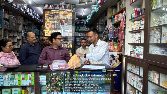 बच्चों के लिए प्रतिबंधित कफ सिरप पर सख्त हुई धामी सरकार, मेडिकल स्टोरों से पेडियाट्रिक कफ सीरप जब्त, शिशु रोग अस्पतालों के मेडिकल स्टोरों का औचक निरीक्षण