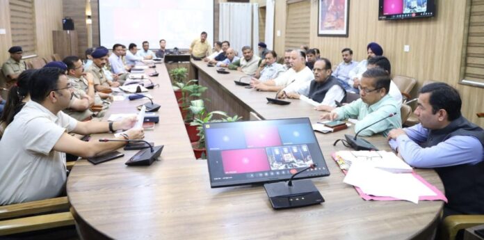 जिले के समस्त सार्वजनिक रास्ते, सड़के आंतरिक मार्ग पटाखा बिक्री हेेतु पूर्णतः प्रतिबन्धित