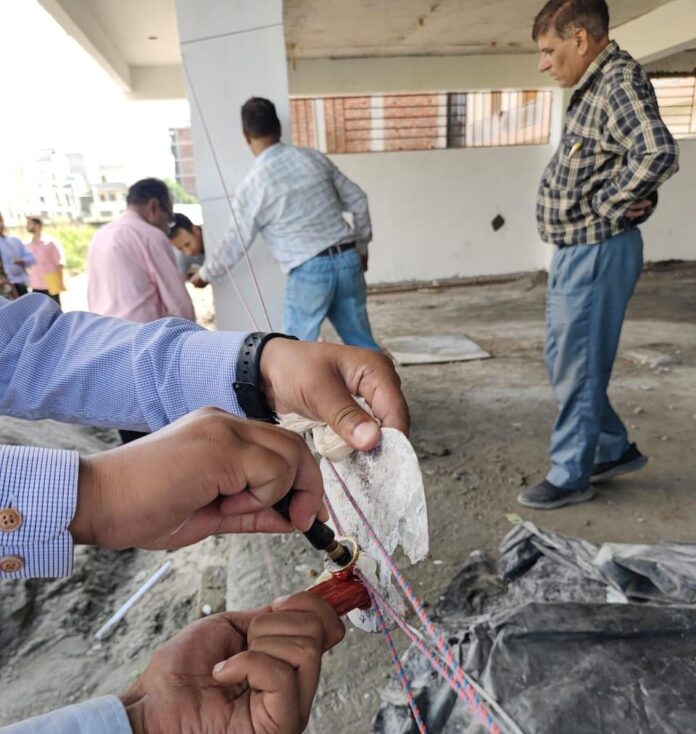 ऋषिकेश क्षेत्र में अवैध बहुमंज़िला निर्माणों पर एम.डी.डी.ए. की बड़ी कार्यवाही आधा दर्जन से अधिक बहुमंज़िला व्यवसायिक एवं आवासीय निर्माणों पर की गई सीलिंग की कार्रवाई