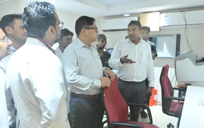 स्वास्थ्य सचिव डॉ. राजेश कुमार ने किया श्रीनगर मेडिकल कॉलेज का औचक निरीक्षण, कहा- मरीजों को बेहतर और समयबद्ध चिकित्सा सेवाएं मिलें, यह सरकार की सर्वोच्च प्राथमिकता