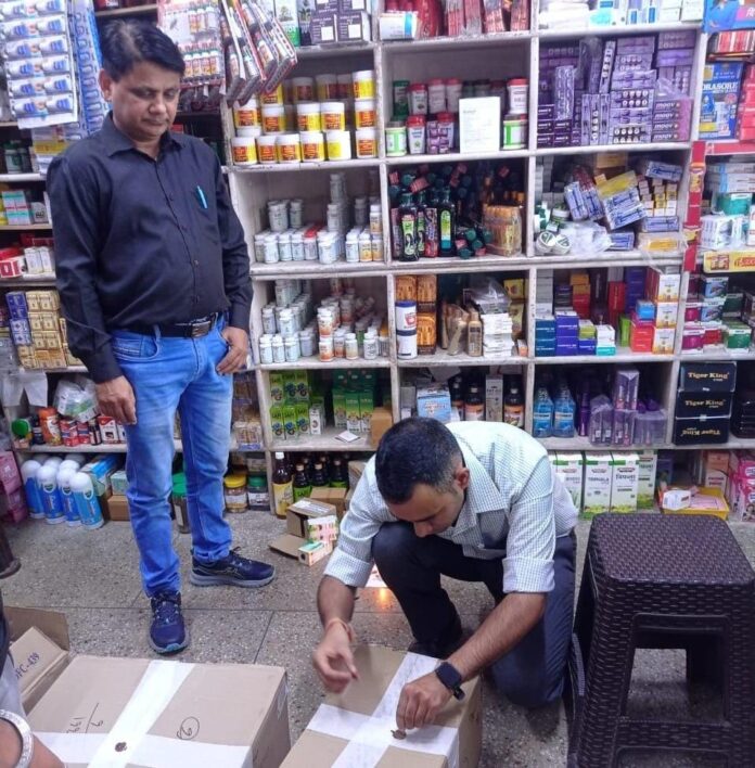 मुख्यमंत्री धामी के सख्त निर्देश— बच्चों की सुरक्षा के लिए कफ सिरप बिक्री पर सख्त निगरानी, 350 से अधिक सैंपल लिए गए, दर्जनों मेडिकल स्टोर्स के लाइसेंस रद्द