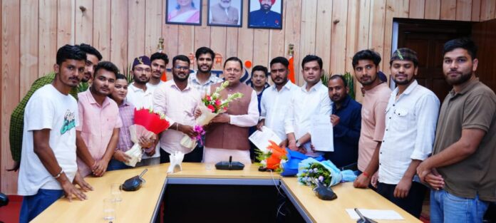 मुख्यमंत्री पुष्कर सिंह धामी से उत्तराखंड बेरोजगार संघ के प्रतिनिधियों ने की भेंट