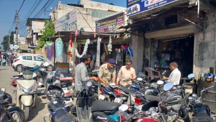 अवैध अतिक्रमण पर चला चला दून पुलिस का डंडा