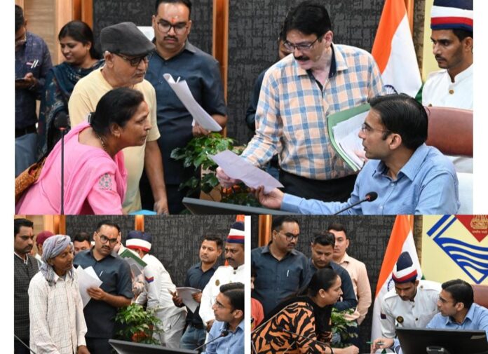 एग्रीमेंट समाप्त; किराया डिफाल्ट, फिर भी नहीं हटा रही कंपनी मोबाईल टावर, व्यथित बुजुर्ग सुशीला देवी की डीएम से गुहार; टावर तत्काल हुआ सीज