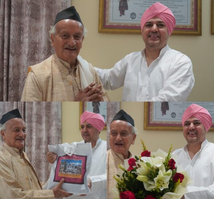 पूर्व मुख्यमंत्री उत्तराखण्ड एवम् महाराष्ट्र के पूर्व गर्वनर भगत सिंह कोश्यारी ने श्री दरबार साहिब में टेका मत्था