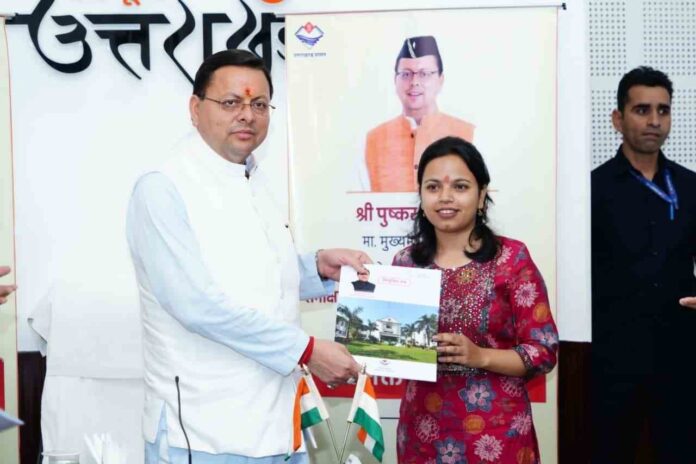 सीएम धामी ने सहायक समीक्षा अधिकारियों को सौंपे नियुक्ति पत्र, युवाओं को दिया संदेश..