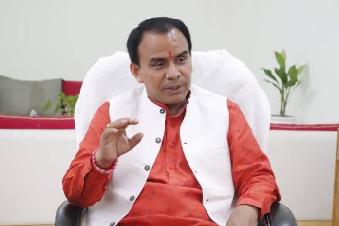 सूबे में सामूहिक खेती से आबाद हो रहे बंजर खेत माधो सिंह भण्डारी सामूहिक खेती योजना बनी वरदान 2400 किसानों के जरिये 1235 एकड़ पर हो रही खेती