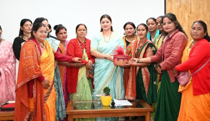 पारम्परिक धरोहर संजोते महिला समूहों के उत्पादों की मांग देश-विदेश में- गीता धामी