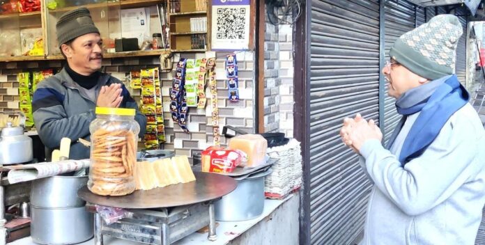 सीएम धामी ने नैनीताल में मॉर्निंग वॉक के दौरान जनता से की मुलाकात, नैना देवी मंदिर सौंदर्यीकरण कार्यों का निरीक्षण