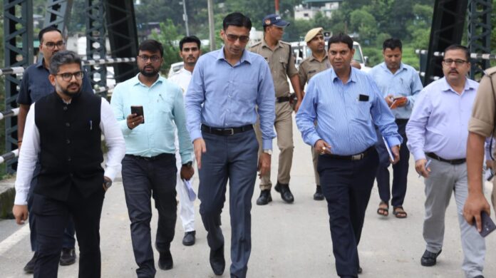 डीएम के निर्देश पर 25 से अधिक विभाग एक ही छत के नीछे जनता के द्वार; जनमानस की शिकायतों का मौके पर ही होगा समाधान