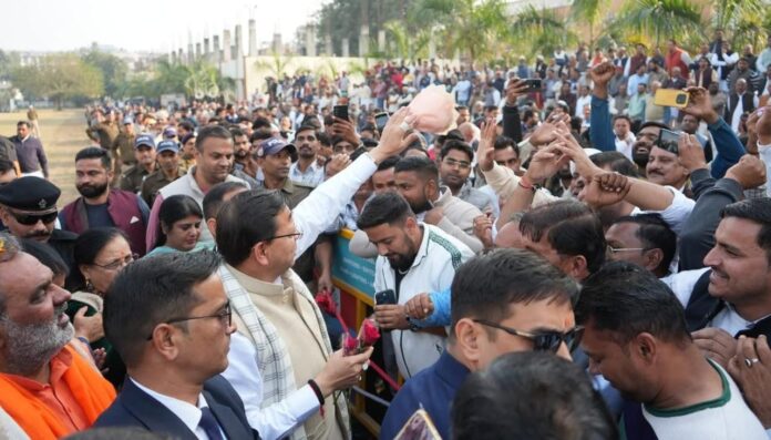 मुख्यमंत्री पुष्कर सिंह धामी का हरिद्वार आगमन गन्ने का भाव ऐतिहासिक रूप से बढ़ाने पर किसानों ने किया भव्य स्वागत