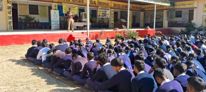 साइबर अपराधों के प्रति जागरूकता के लिए चली दून पुलिस की पाठशाला