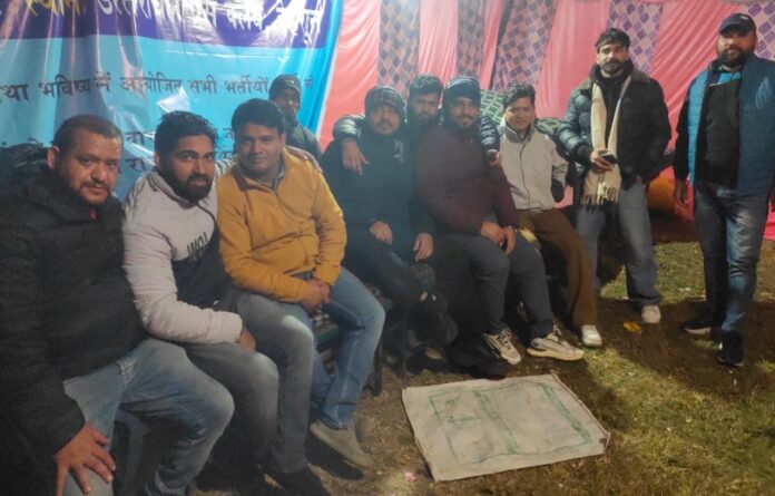 नर्सिंग अधिकारियों का धरना आठवें दिन भी जारी