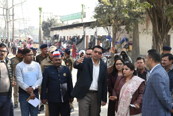 आईएसबीटी निकासी गेट पर बने निर्माण ध्वस्त; चौकी शिफ्ट करने के निर्देश