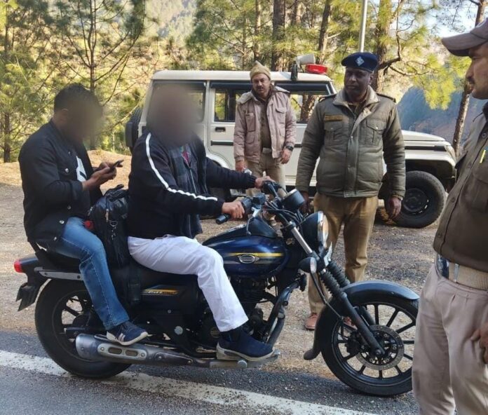 नशे में ड्राइविंग पड़ रही भारी – पौड़ी पुलिस कर रही लगातार वाहन चालकों की गिरफ्तारी