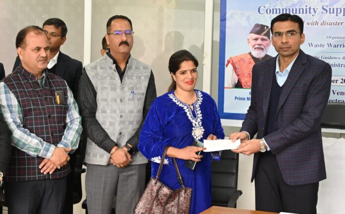 आपदा में बिखरे 48 परिवारों को जिला प्रशासन ने वितरित की 17 लाख की आर्थिक सहायता