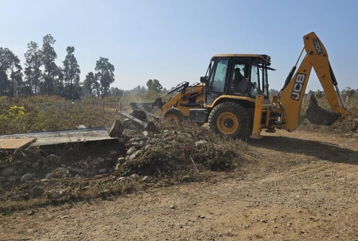 एमडीडीए की सलियावाला धौलास में अवैध प्लॉटिंग पर बड़ी कार्रवाई, 8 से10 बीघा भूमि पर चला ध्वस्तीकरण अभियान