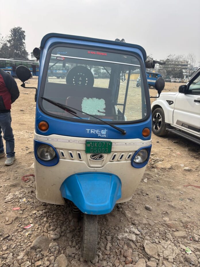 परेड ग्राउण्ड व उसके आसपास अवैध खड़े वाहनों पर आरटीओ की सख्त कार्यवाही