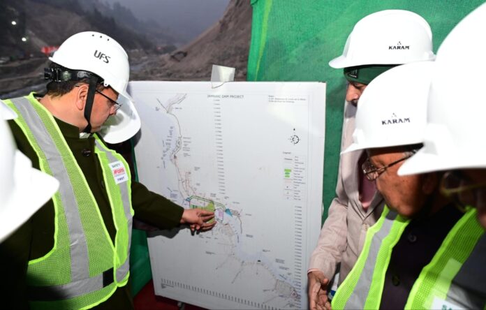 मुख्यमंत्री पुष्कर सिंह धामी ने जमरानी बहुउद्देशीय बांध परियोजना के अंतर्गत चल रहे निर्माण कार्यों का किया स्थलीय निरीक्षण