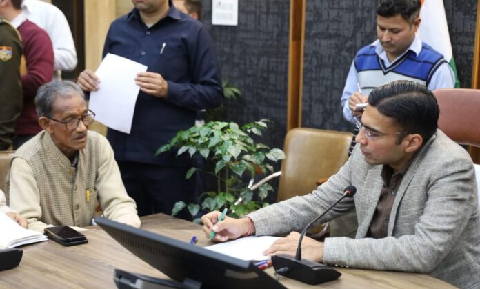 जिला प्रशासन के जनदर्शन में न्याय का भरोसा, हर शिकायत पर त्वरित एक्शन