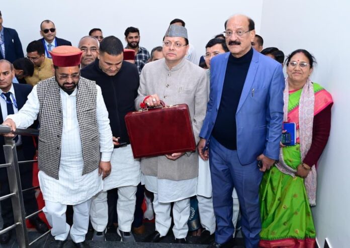 सीएम धामी सरकार का बजट पेश: ₹1.11 लाख करोड़ के प्रावधान, महिला सशक्तीकरण और विकास योजनाओं पर जोर