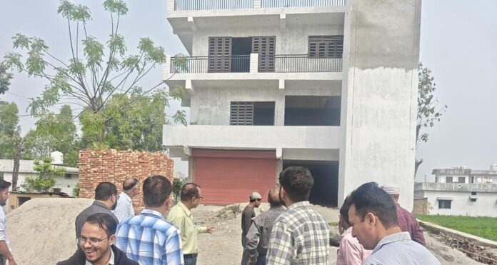 अवैध निर्माण पर एमडीडीए की सख्त कार्रवाई, धौरण रोड स्थित अवैध रूप से निर्मित एवं संचालित “हेल्पिंग हेल्थ” हॉस्पिटल सील