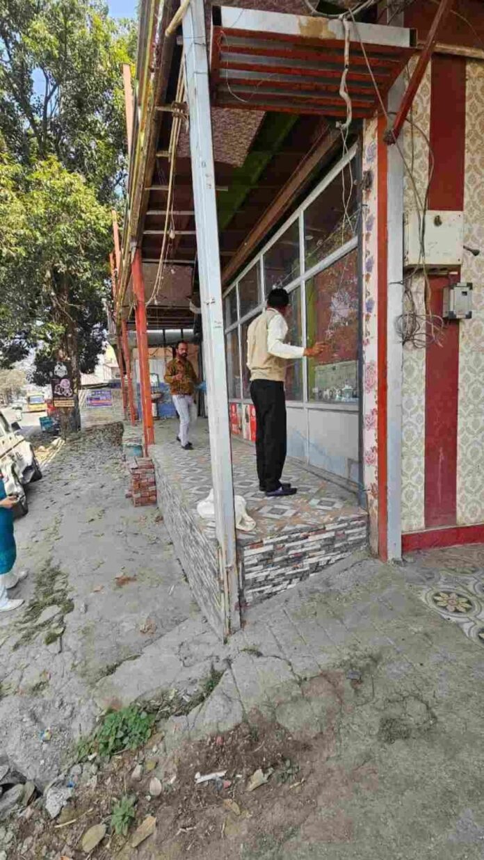 अवैध निर्माणों पर एमडीडीए की सख्त कार्रवाई, दो व्यवसायिक निर्माण सील, नियम विरूद्व निर्माण कार्यों पर सख्त कार्रवाई जारी रहेगी – बंशीधर तिवारी