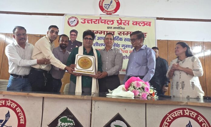 उत्तराखंड साहित्य गौरव सम्मान से सम्मानित शीशपाल गुसाईं का प्रेस क्लब में अभिनंदन