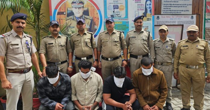 रात्रि चैकिंग के दौरान ड्यूटी पर नियुक्त पुलिसकर्मी तथा एक अन्य व्यक्ति को वाहन से टक्कर मारकर फरार हुए 04 अभियुक्तों को पुलिस ने किया गिरफ्तार