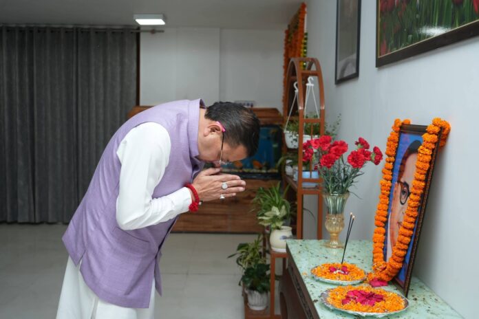 मुख्यमंत्री पुष्कर सिंह धामी ने भारतीय संविधान के निर्माता एवं ‘भारत रत्न’ बाबा साहेब भीमराव अंबेडकर की जयंती के अवसर मुख्यमंत्री आवास में उनके चित्र पर पुष्प अर्पित कर उनका भावपूर्ण स्मरण किया