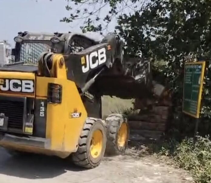 प्रेस नोटडीएम के आदेश पर खुला रास्ता सड़क कराई कब्जामुक्त जनपद में सरकारी भूमि पर अतिक्रमण पर जिला प्रशासन ने कड़ा रुख अपनाया है