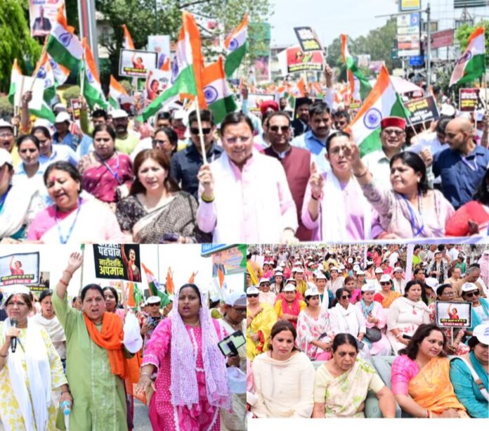 मुख्यमंत्री, हजारों की संख्या में मौजूद महिलाओं के साथ परेड ग्राउंड से घंटाघर तक जन आक्रोश पदयात्रा