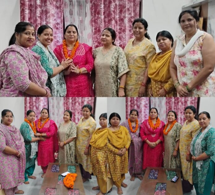 मसाल रैली को लेकर जिला अध्यक्ष महिला मोर्चा ममता नयाल के नेतृत्व में बालावाला मंडल अध्यक्ष रेखा बिंजोला के आवास पर कल होने वाली इस रैली को भव्य रूप देने के लिए अहम बैठक