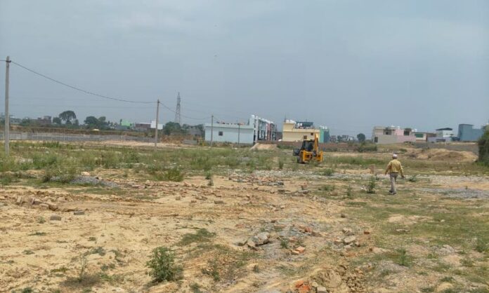 अवैध प्लॉटिंग पर एमडीडीए का सख्त एक्शन, मेहुवाला में 10 बीघा जमीन पर विकसित हो रही अवैध कॉलोनी ध्वस्त