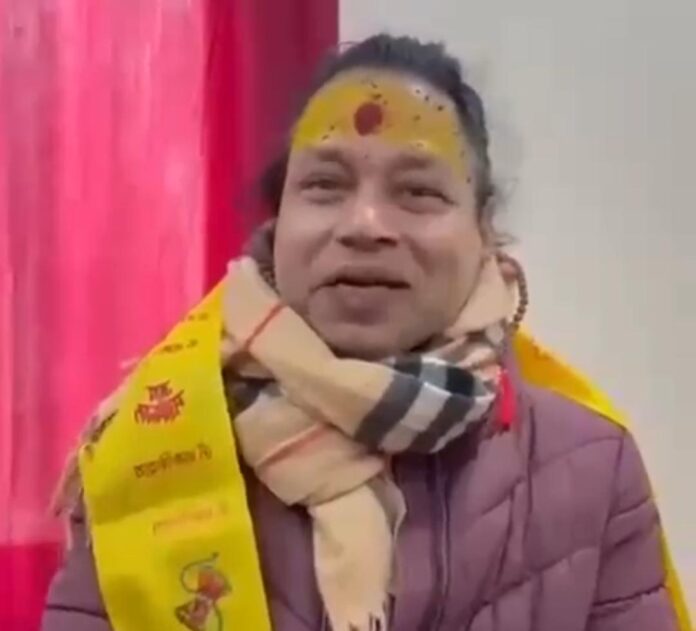 प्रसिद्ध गायक कैलाश खैर ने केदारनाथ धाम पहुंचकर पूजा अर्चना की। मंदिर के दिव्य वातावरण और हिमालय की वादियों के बीच भक्ति में सराबोर नजर आए कैलाश खैर