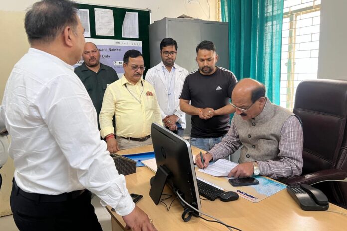 स्वास्थ्य मंत्री सुबोध उनियाल ने किया गरमपानी सामुदायिक स्वास्थ्य केंद्र का औचक निरीक्षण