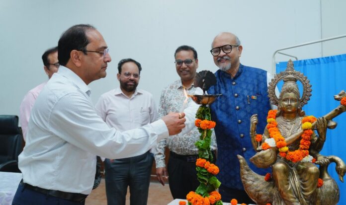 श्री महंत इन्दिरेश अस्पताल में गर्भ में हीदिल की बीमारियों की पहचान पर किया मंथन