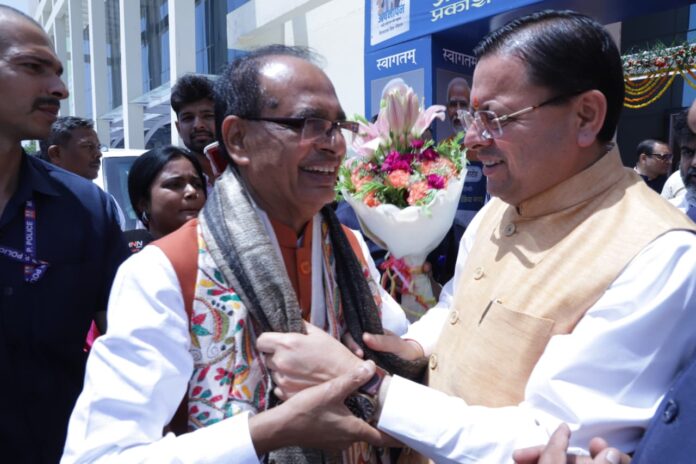 मुख्यमंत्री पुष्कर सिंह धामी ने नई दिल्ली में आयोजित केंद्रीय कृषि व किसान कल्याण एवं ग्रामीण विकास मंत्री शिवराज सिंह चौहान की सद्यः प्रकाशित पुस्तक ‘अपनापन–नरेंद्र मोदी संग मेरे अनुभव’ के लोकार्पण कार्यक्रम में प्रतिभाग किया